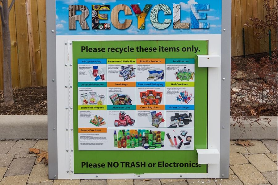 Upcycled vinyl record packaging